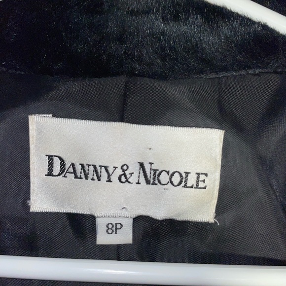 Gorgeous Size 8 Petite Jacket. MUST BE BUNDLED - Picture 2 of 9